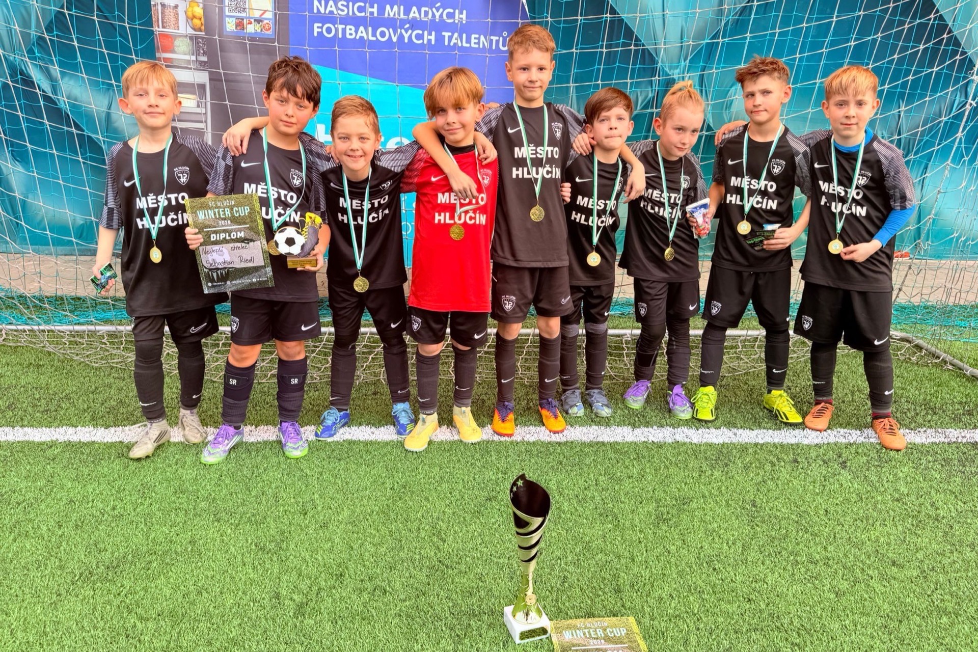 Kategorie U9 měla nabitý víkend: vyhrála Winter Hlučín Cup a účastnila se kvalitního trianglu