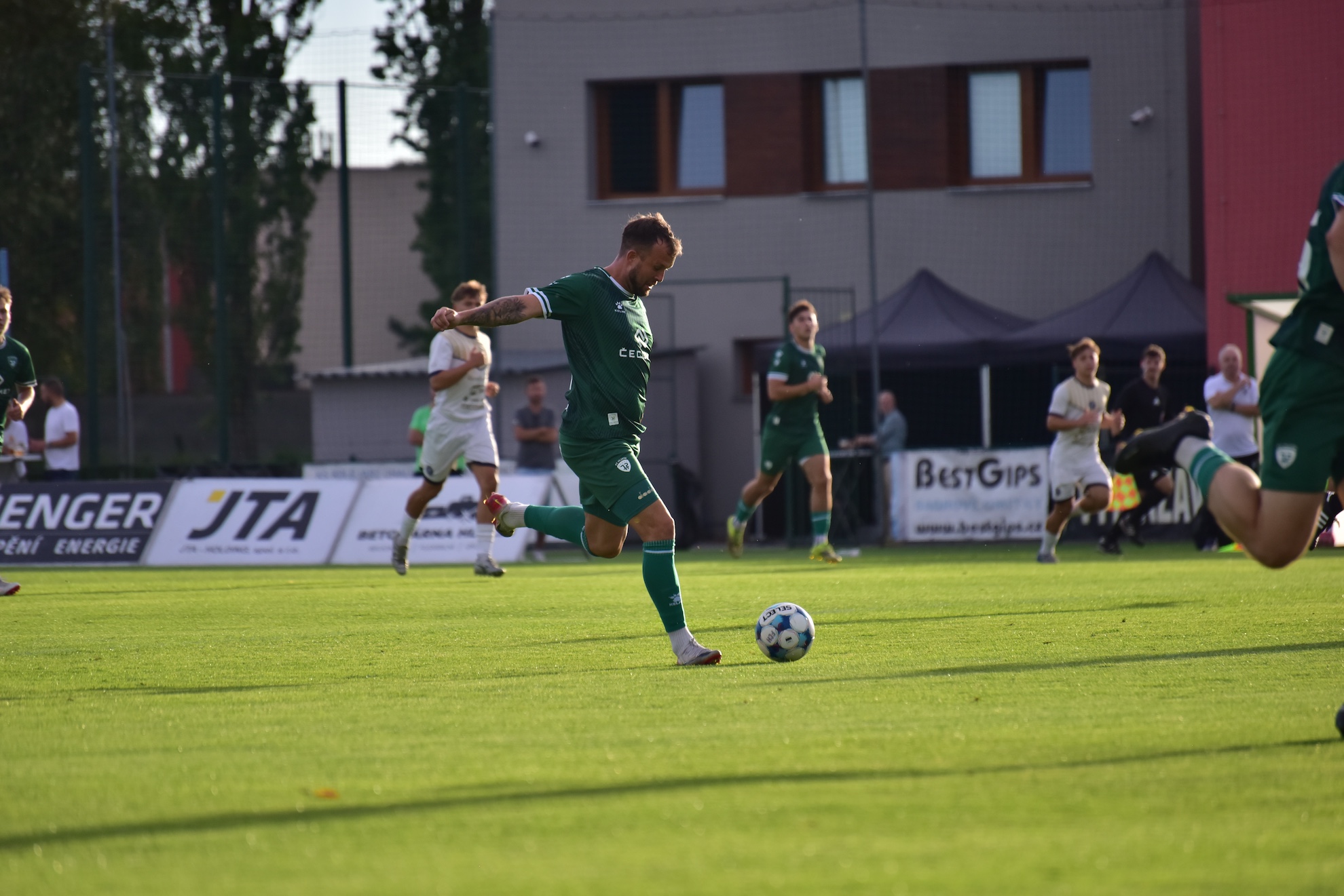 Hendrych čtyřikrát udeřil a Hlučín veze z Valašska tři body
